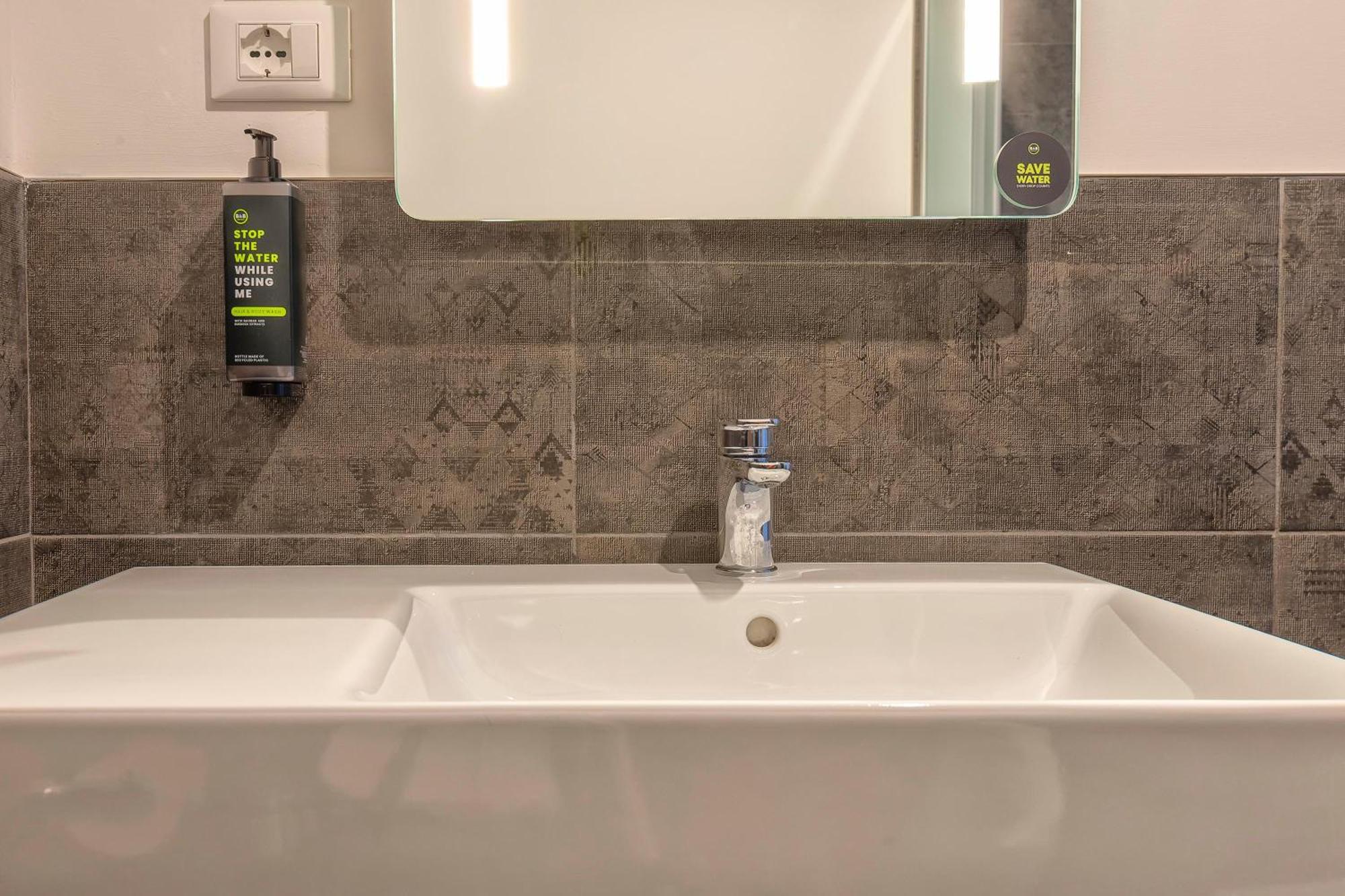 B&B Hotel Сасари Екстериор снимка