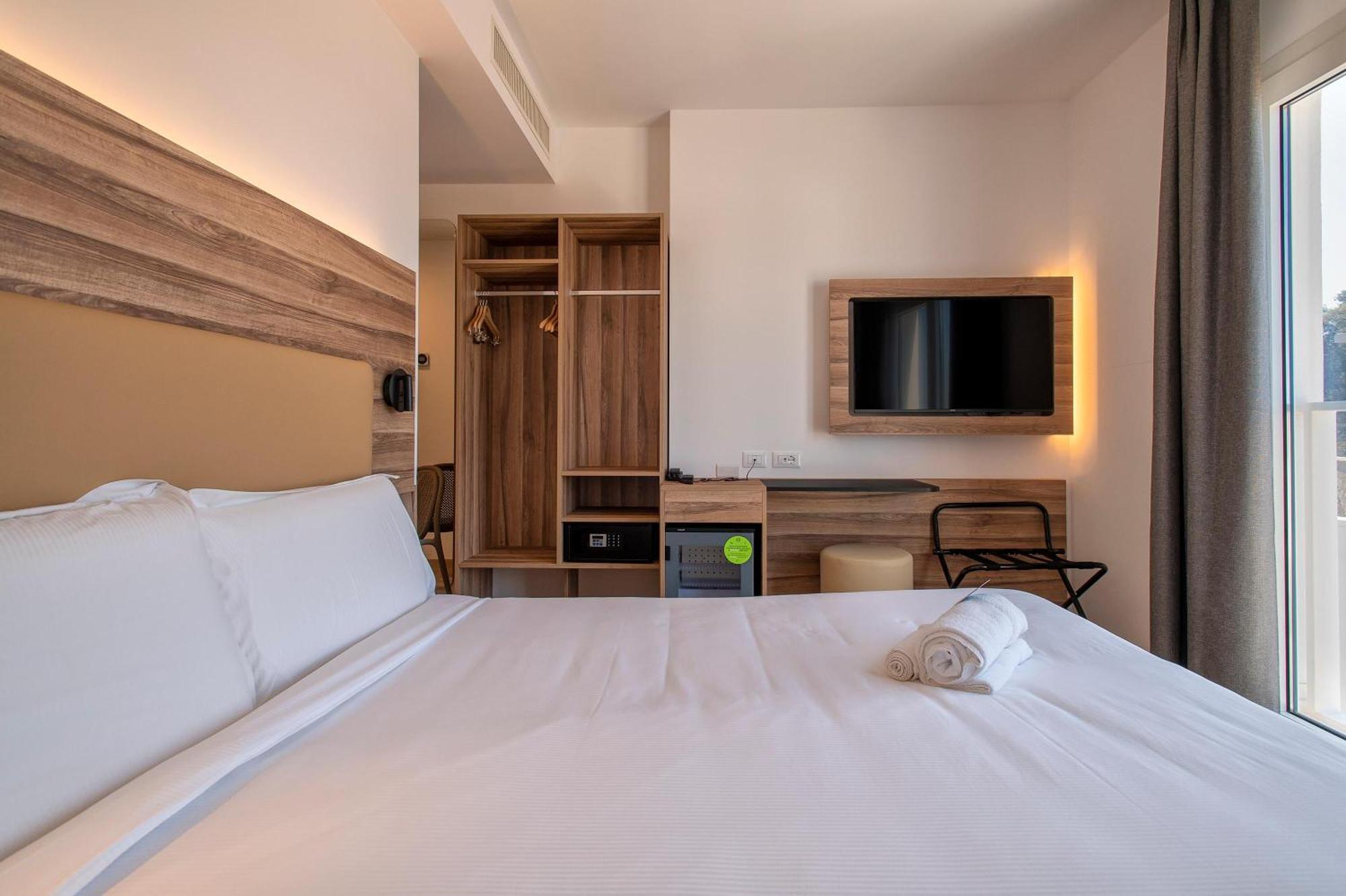 B&B Hotel Сасари Екстериор снимка
