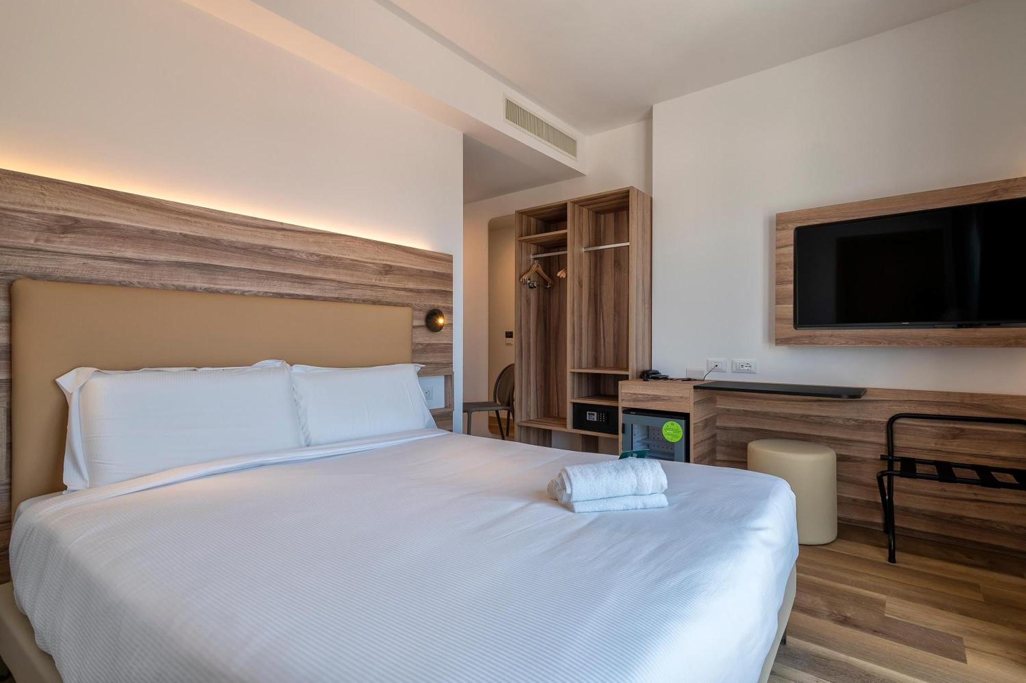 B&B Hotel Сасари Екстериор снимка